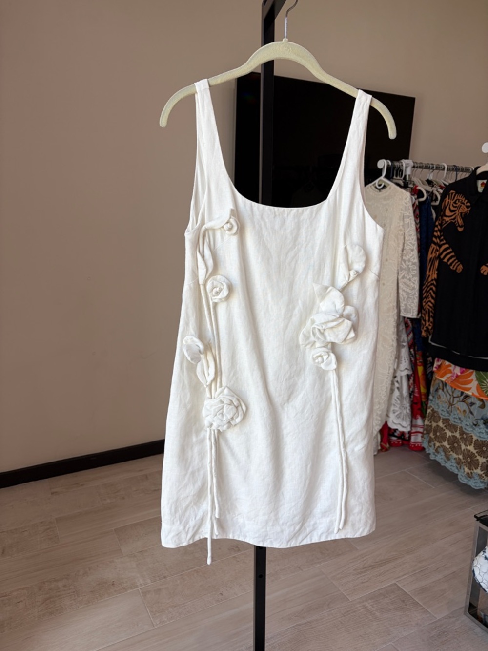 Farm Rio: Off-White Sleeveless Euroflax™ Premium Linen Mini Dress - Picture 13 of 15